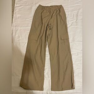 Pacsun Women’s Wide-Leg Cargo Pants in Khaki